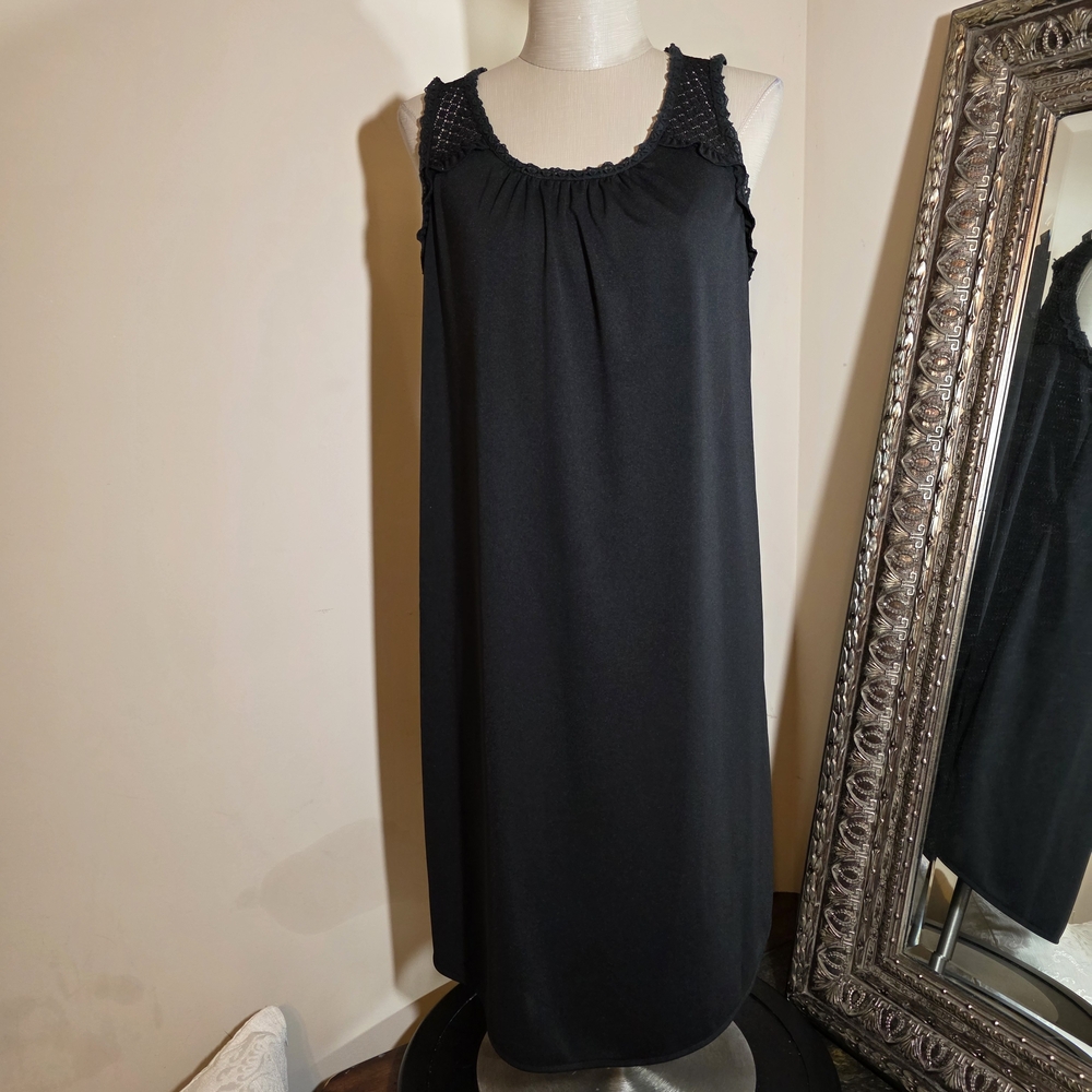 Worthington Black Relaxed Fit Sleeveless Sheath Dress w/ Lace Detail. Sz M. EUC.